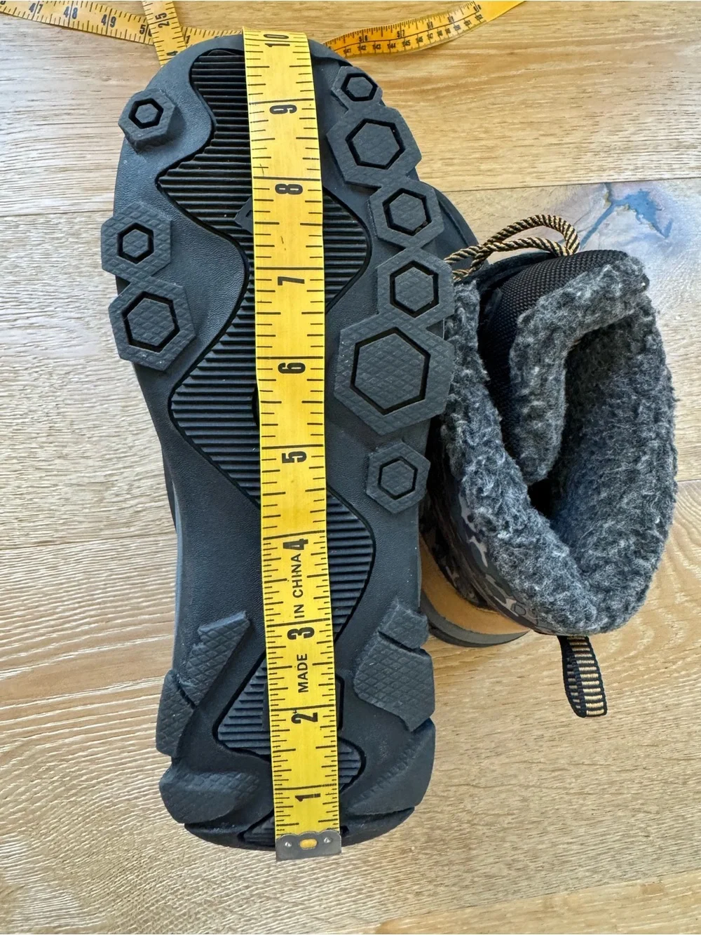 🔥NEW Waterproof boys Snow Boots Sz 4 Thermolite Camo Price Firm!